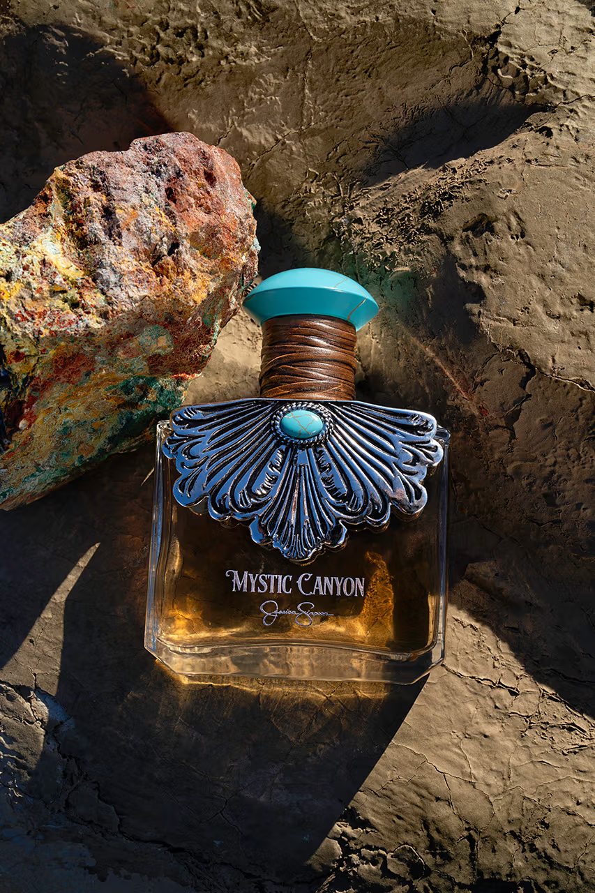 Джессика Симпсон возвращает нас в нулевые своим новым ароматом