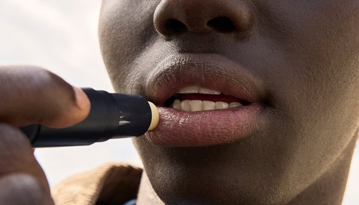 Horace выбирает стик из 100% PCR PET от Cosmogen для своего бальзама для губ