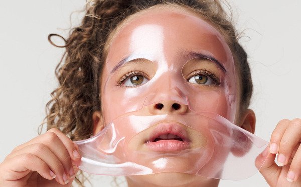 Шей Митчелл запускает rini, корейский бренд косметических средств по уходу за кожей для детей