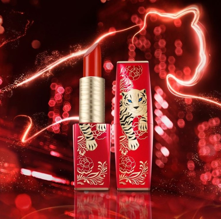 Помада для губ Estée Lauder Lunar New Year Pure Color Envy Sculpting in Red Case