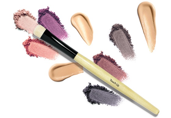 Ваш подарок от Bobbi Brown – кисть Touch Up Brush