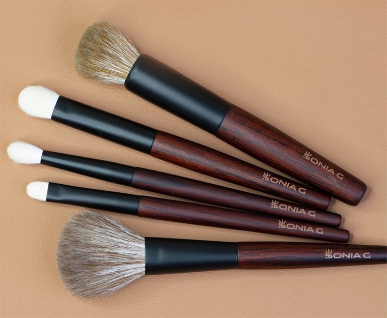 Коллекция Sonia G. Holiday 2020: Набор кистей Keyaki Brush Set + лимитированный держатель 