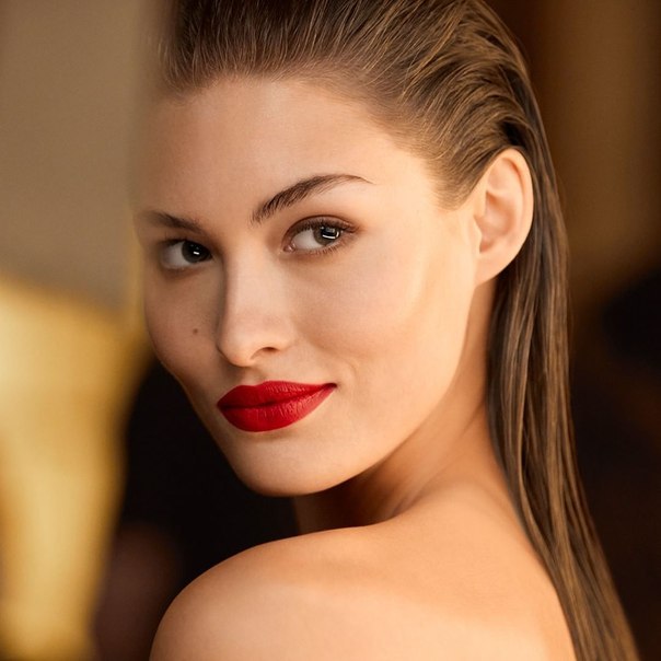 Грейс Элизабет присоединилась к  Estée Lauder