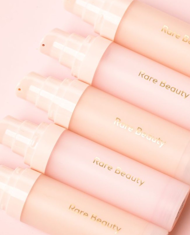 Праймеры Always An Optimist Pore Diffusing и Weightless Eyeshadow от Rare Beauty