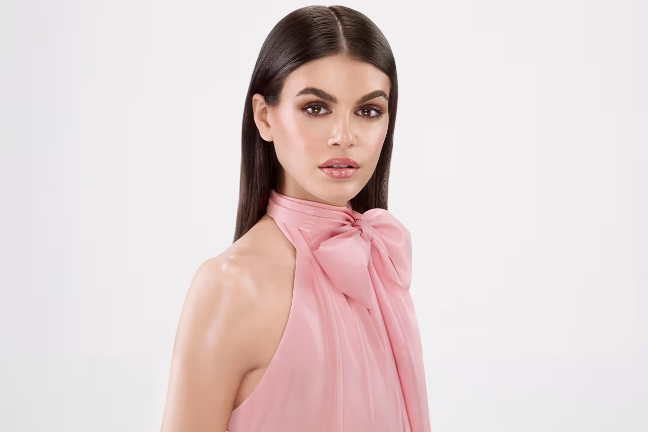 Кайя Гербер — новое лицо NARS