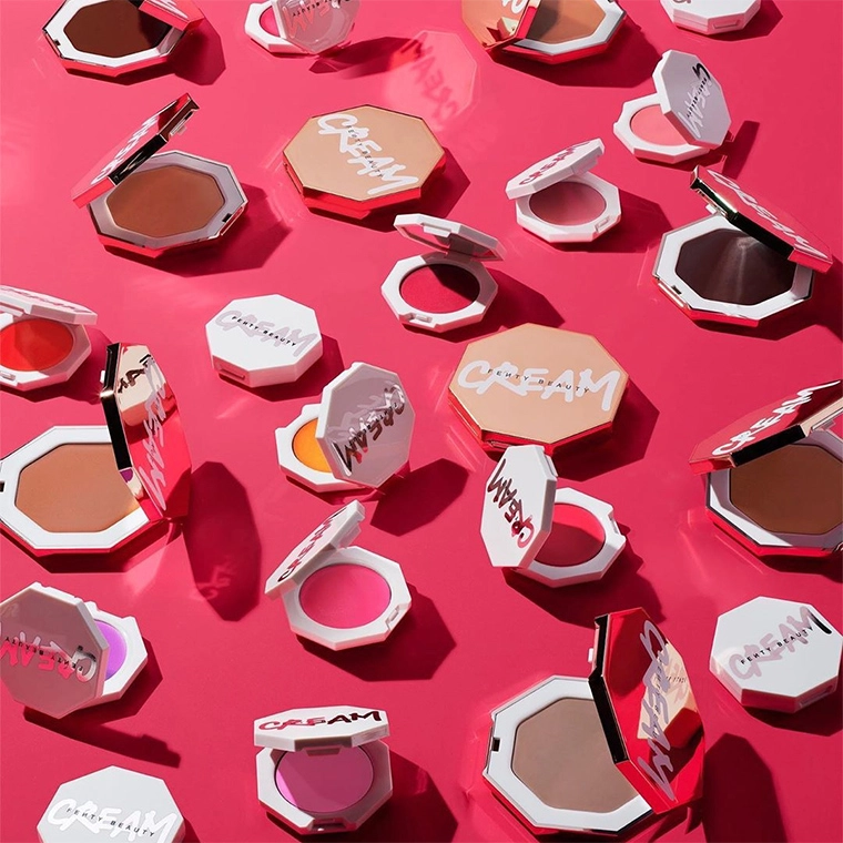 Летняя коллекция макияжа Fenty Beauty CHEEKSOUT 2020