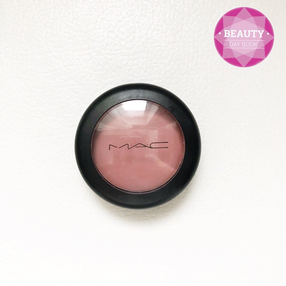 Универсальное средство для области губ и щек с оттенком от MAC Cosmetics
