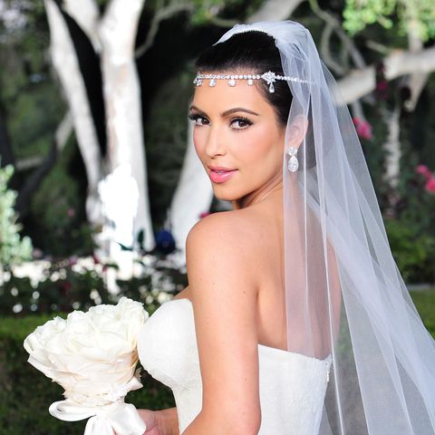 Kim Kardashian West запускает коллекцию свадебного макияжа 
