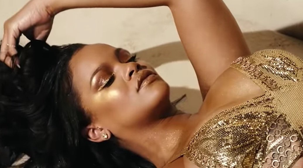 Рианна появилась в поп-апе для продвижения Fenty Beauty в Китае