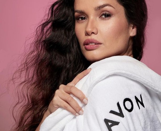 Avon назначает новым лицом победителя конкурса Big Brother Brazil