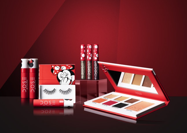 Kollekciya Makiyazha Minnie Mouse Dose Of Colours 2019 Beauty Day Book