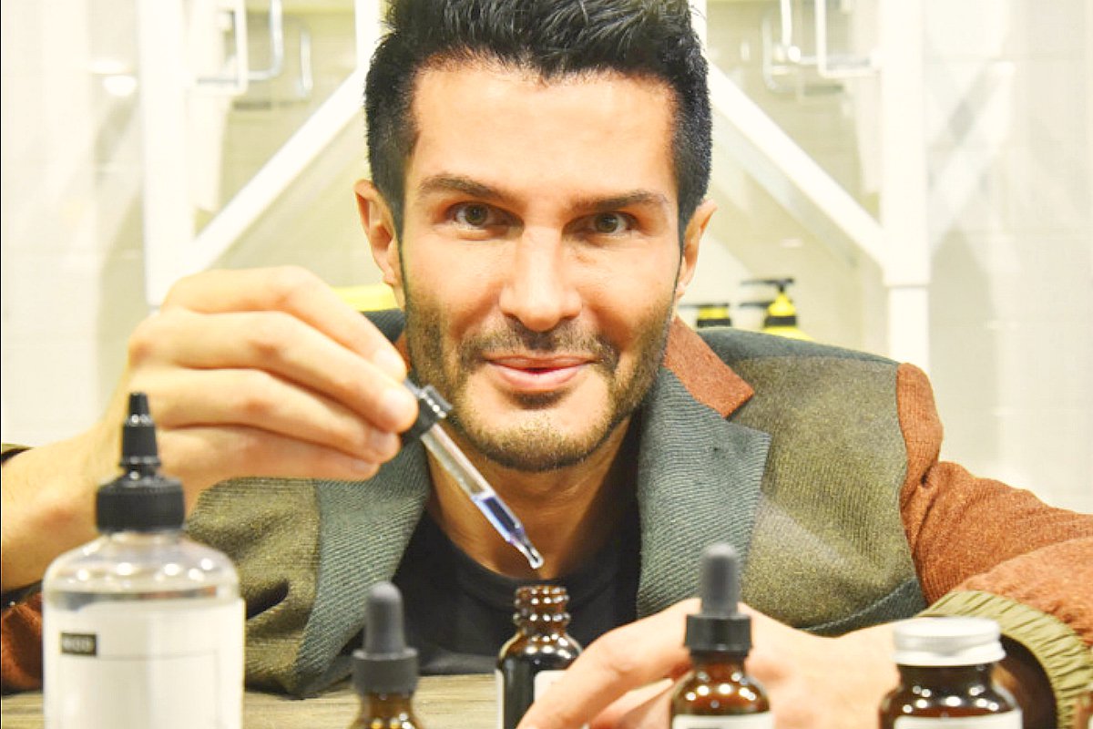 Умер основатель The Ordinary Брэндон Труакс
