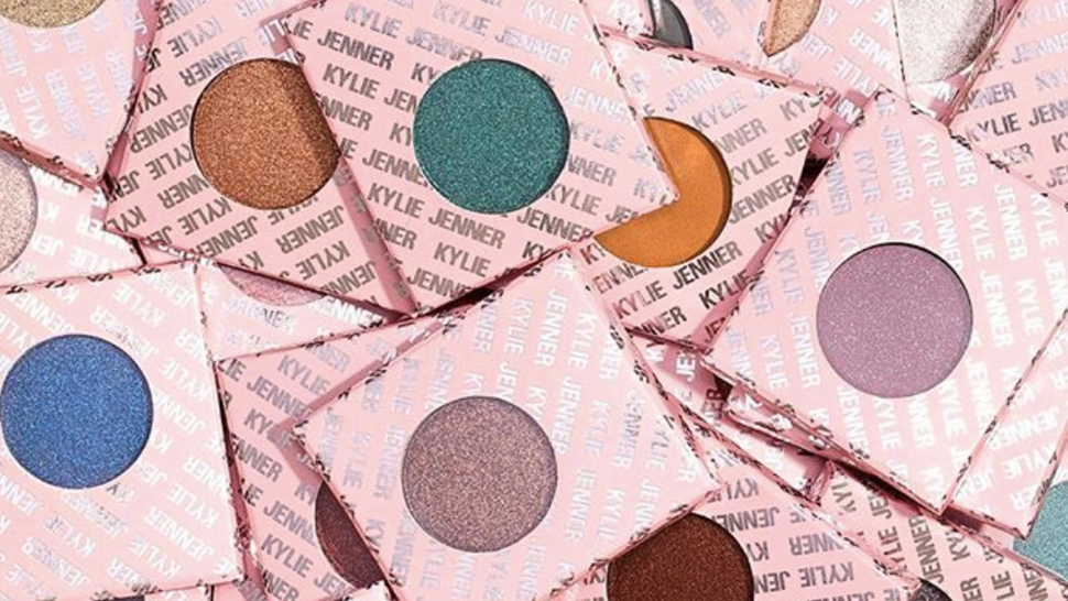 Бренд Kylie Cosmetics запускает 28 новых оттенков теней