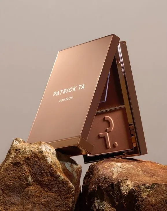 Дуэт основы для макияжа Patrick Ta Beauty Major и закрепляющей пудры
