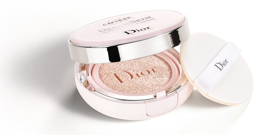 Skin cushion. Кушон Dior 50spf. Capture Dream Skin moist & perfect Cushion spf50-pa+++. Dior Dreamskin moist. Кушон Dior capture totale Dreamskin perfect Skin Cushion spf50 pa+++.