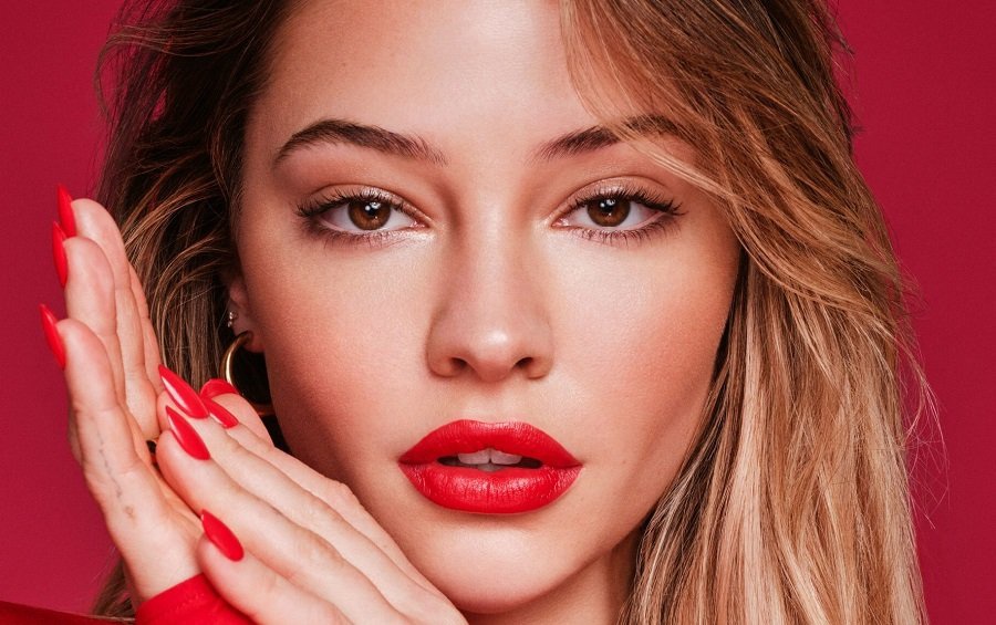Revlon назвал Маделин Клайн глобальным амбассадором бренда