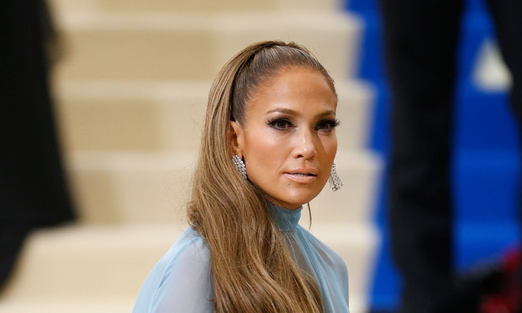 Нас ждет косметическая линия от J.Lo?