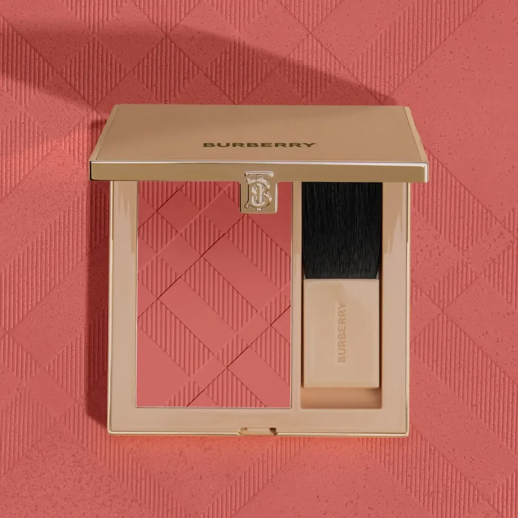 Коллекция румян Burberry Fall 2025