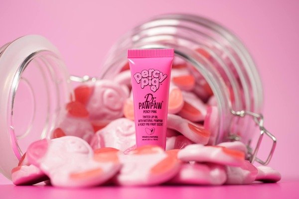 Marks & Spencer запускает коллаборацию Percy Pig X Dr. PawPaw Tinted Lip Oil Collaboration