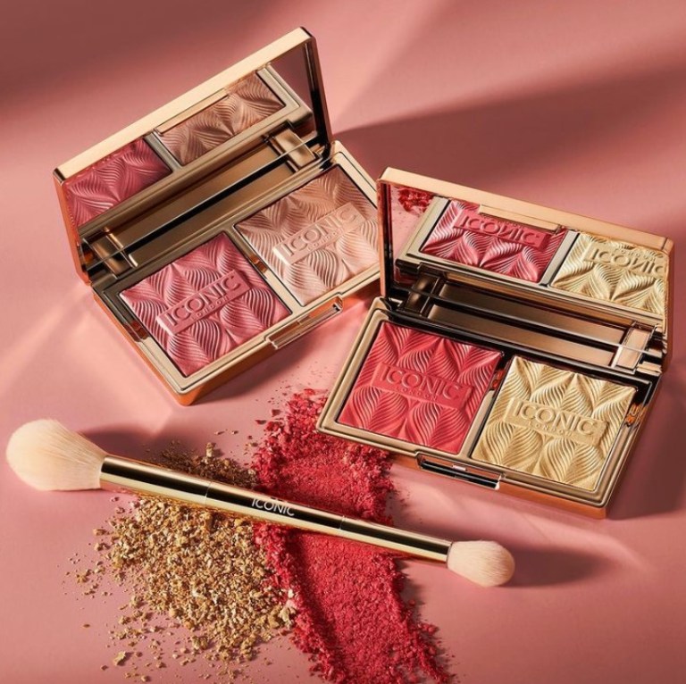 Хайлайтер Iconic London Silk Glow Duo Gel-To-Powder и набор кистей 