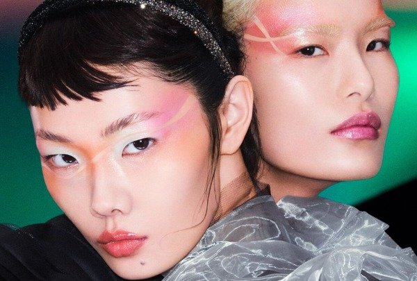 Shu Uemura приглашает художника новых медиа Шавонн Вонг для футуристической коллаборации в области красоты