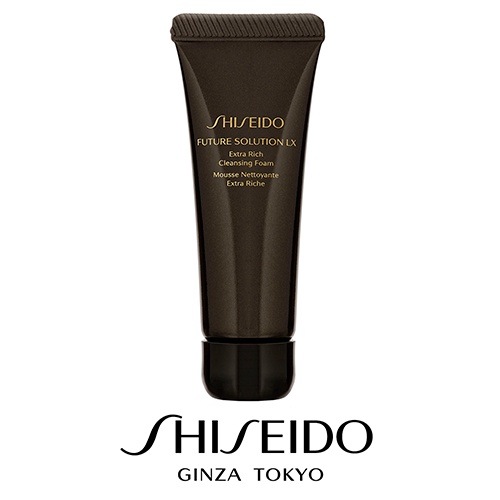 Обогащенная очищающая пенка FUTURE SOLUTION LX в подарок от Shiseido