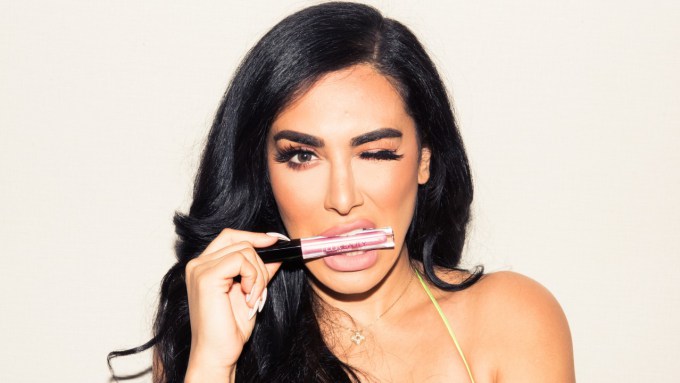 Загадка от Huda Beauty