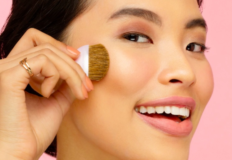 Bourjois возвращается на рынок Великобритании после ухода в 2019 году