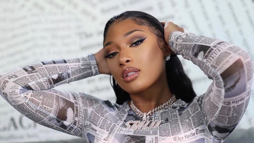 Megan Thee Stallion была объявлена лицом нового аромата Revlon Reign On  