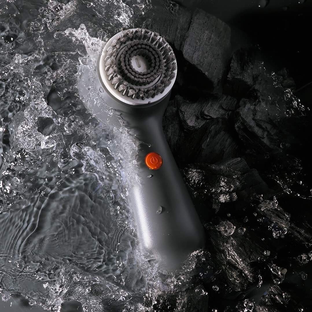 Очищающая электрическая щеточка для мужчин Clarisonic Unveils Mia Men Cleansing Device for Men