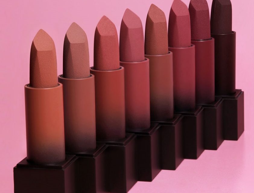 Основательница Huda Beauty уходит с поста генерального директора