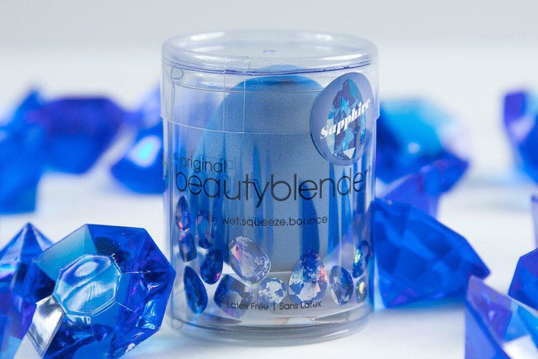 Beautyblender и их #цветнастроениясиний
