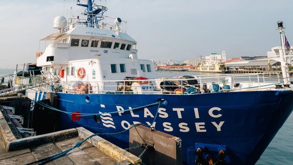 L'Occitane en Provence и Plastic Odyssey борются с пластиковым кризисом на Пенанге