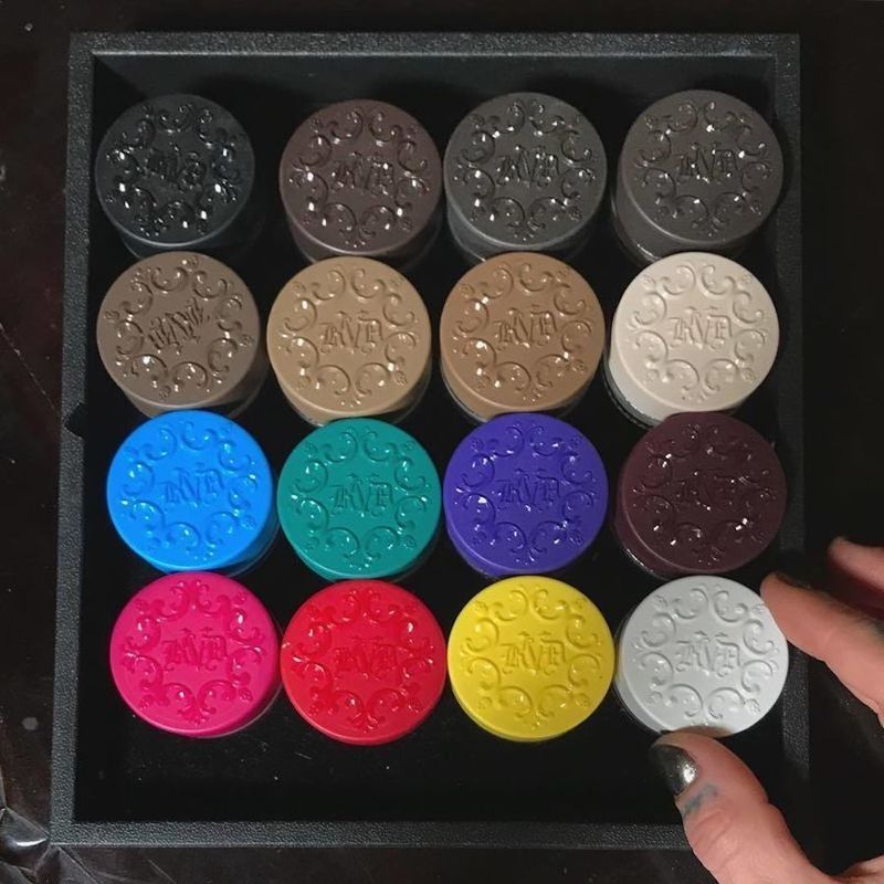 Брови всех цветов радуги от Kat Von D
