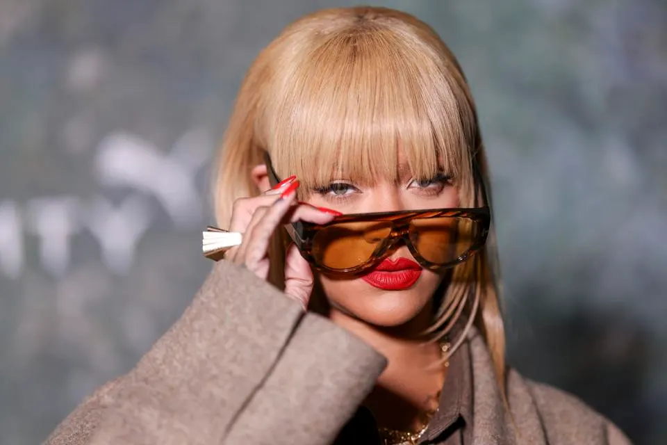 Рианна расширяет свою империю красоты, запуская Fenty Hair