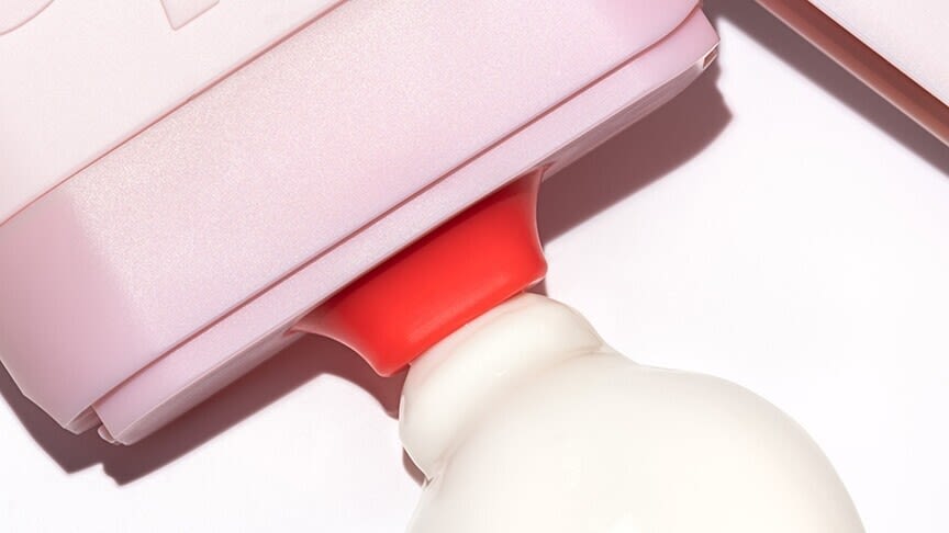 GLOSSIER запускает первый крем для рук