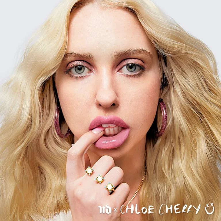 Жидкие помады Urban Decay x Chloe Cherry Vice Lip Bond Longwear 