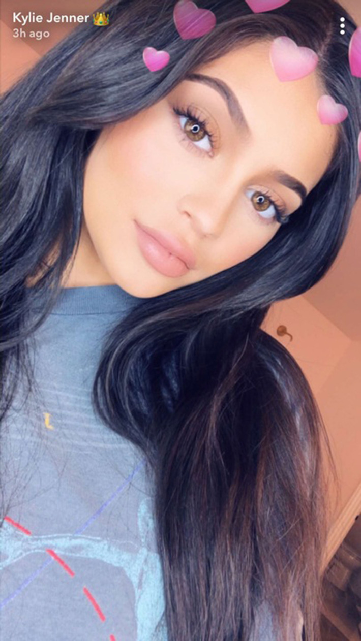 Instagram позволяет вам попробовать Kylie Lip Kit Shades